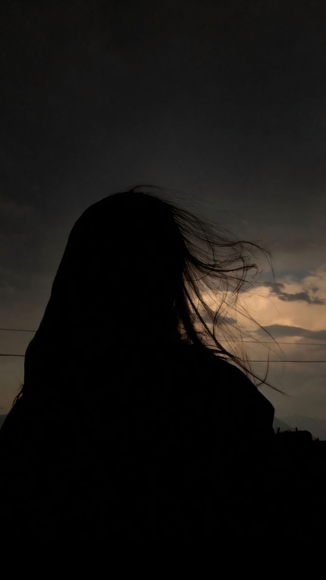 co gai giua troi toi gio lon toc bay roi boi 1920px 1080px full hd