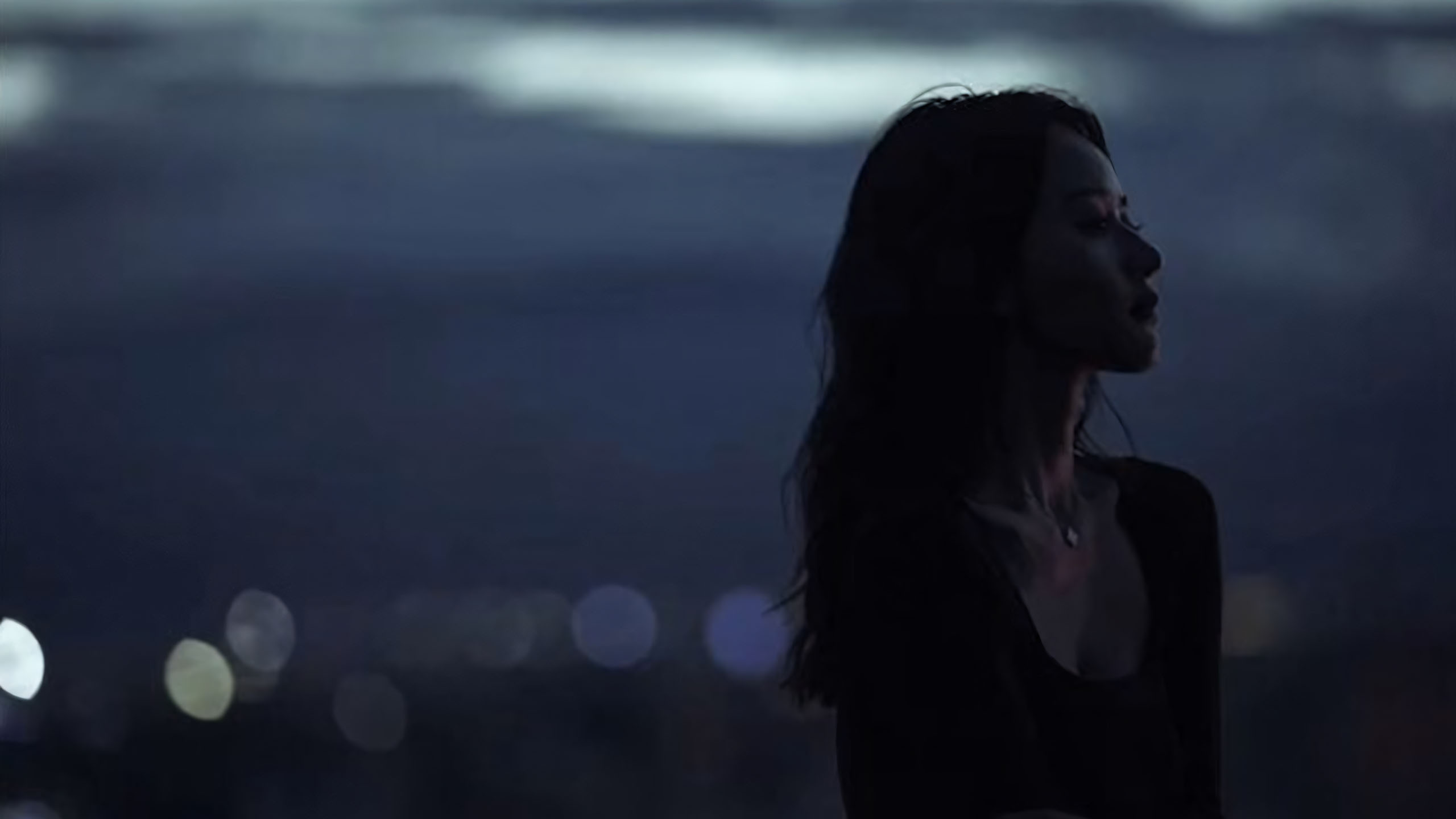 co gai truoc hoang hon ngang dau long mo mang 2560px 1440px 2k