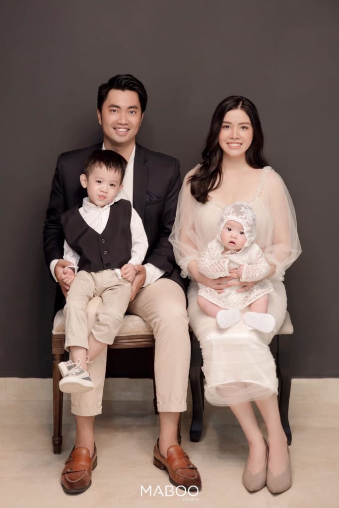 ảnh chụp em bé và gia đình