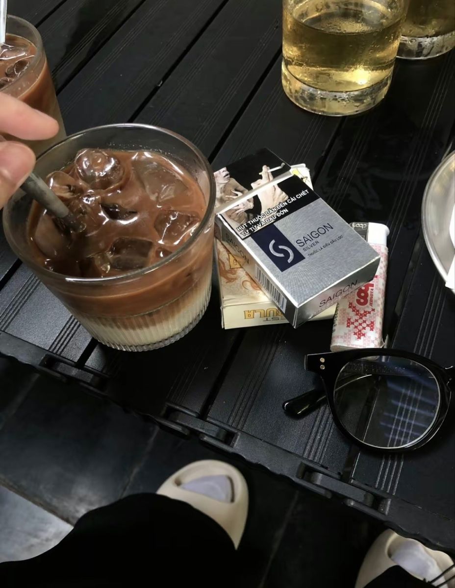 Một góc quán nhỏ và hình ảnh ly cà phê đẹp nhất