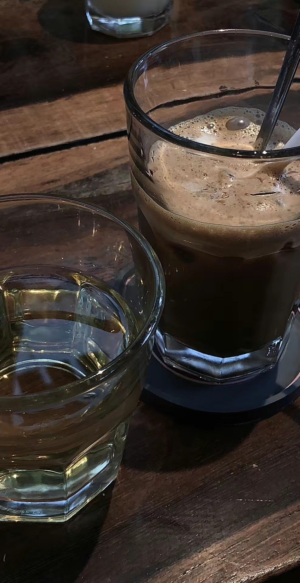 Hình ảnh ly cà phê đẹp nhất giữa góc phố quen