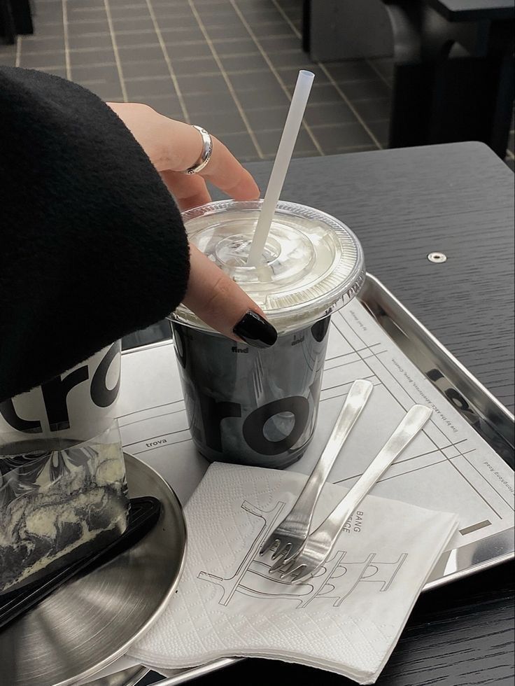 Hình ảnh ly cà phê đẹp nhất và trang sách mở