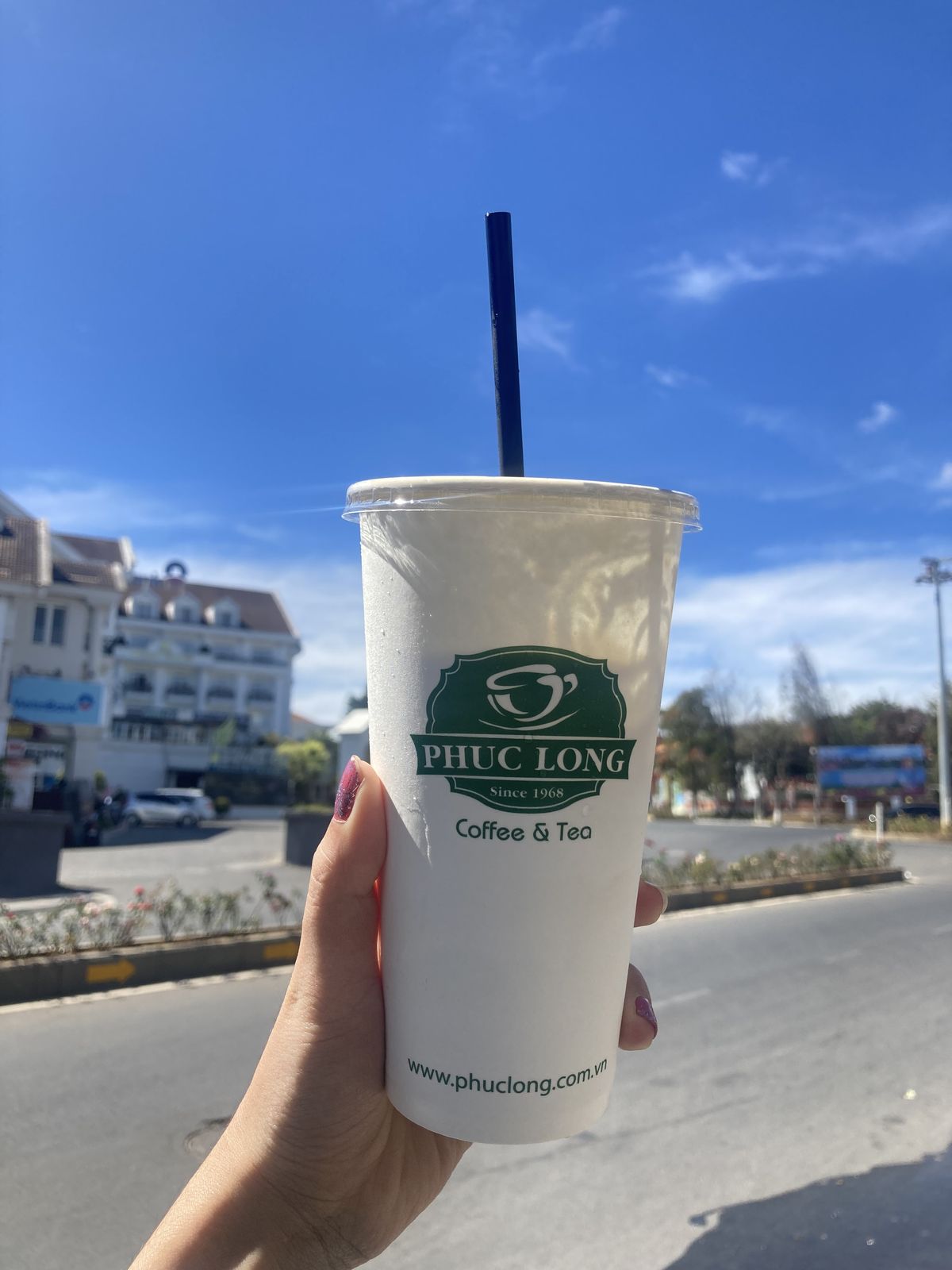 Hình ảnh ly cà phê đẹp nhất giữa mưa rơi lất phất