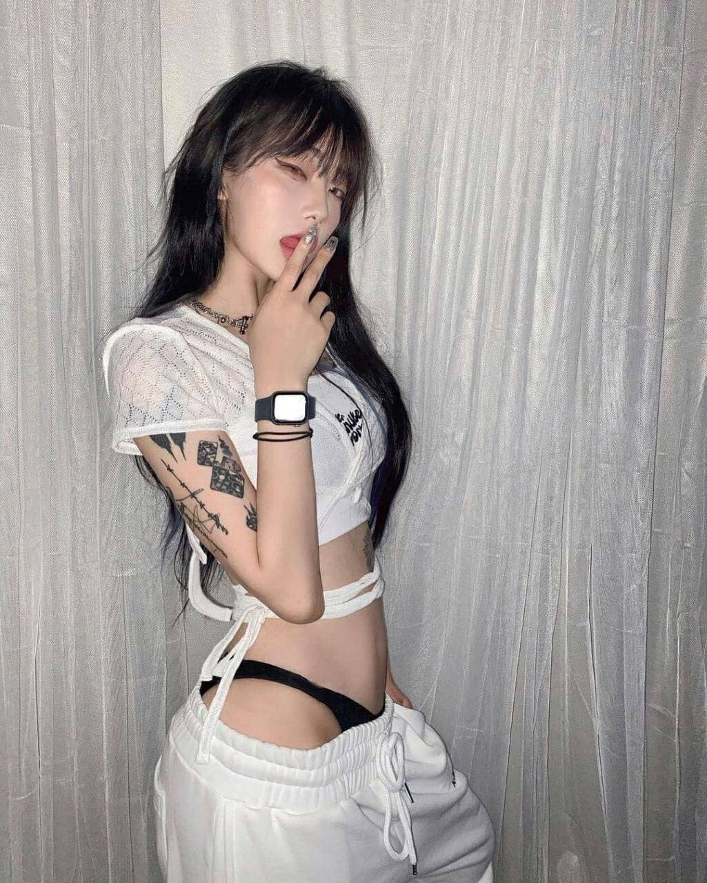 Bikini Pinky giúp ảnh gái sexy thêm táo bạo và thu hút mọi ánh nhìn