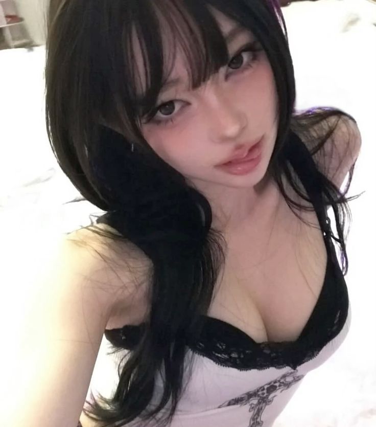 Nụ cười tỏa nắng trong ảnh gái sexy khiến bức hình thêm rạng rỡ