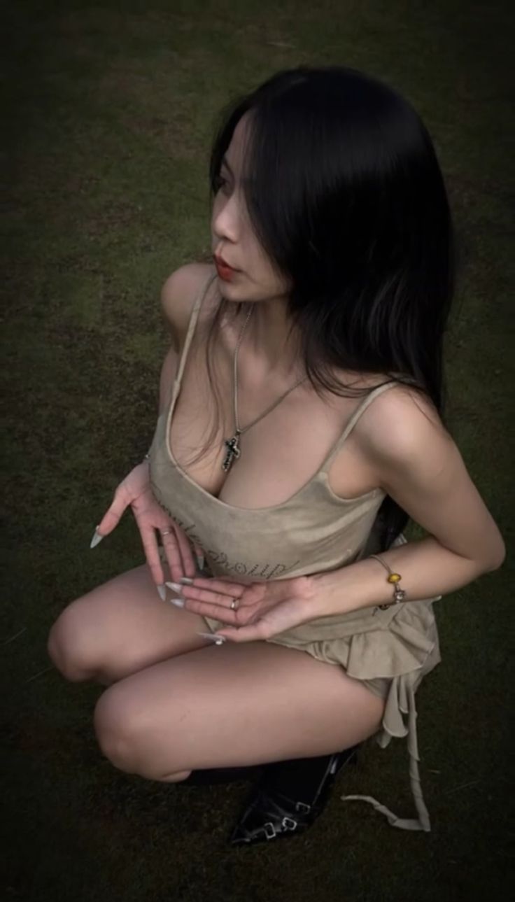 Ảnh gái sexy đi biển che mặt mang đến cảm giác bí ẩn và quyến rũ