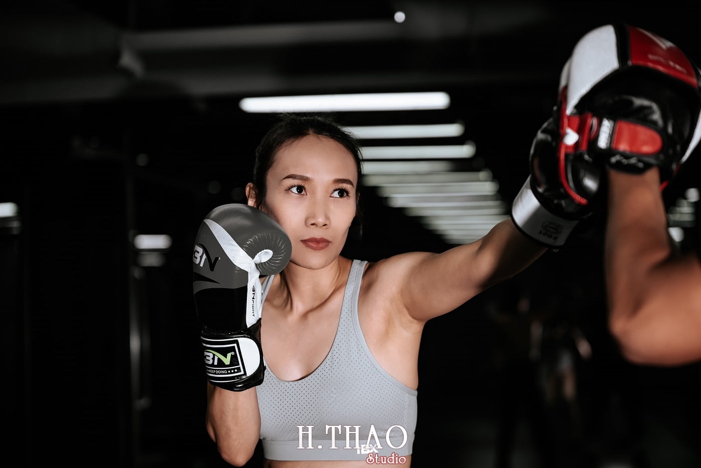 Anh chi Ngoc 32 min - Góc ảnh cô gái mạnh mẽ yêu thích Boxing - HThao Studio