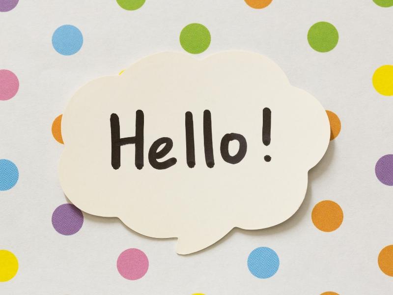 Slide hình ảnh lời chào phù hợp với các bài thuyết trình có màu sắc sặc sỡ