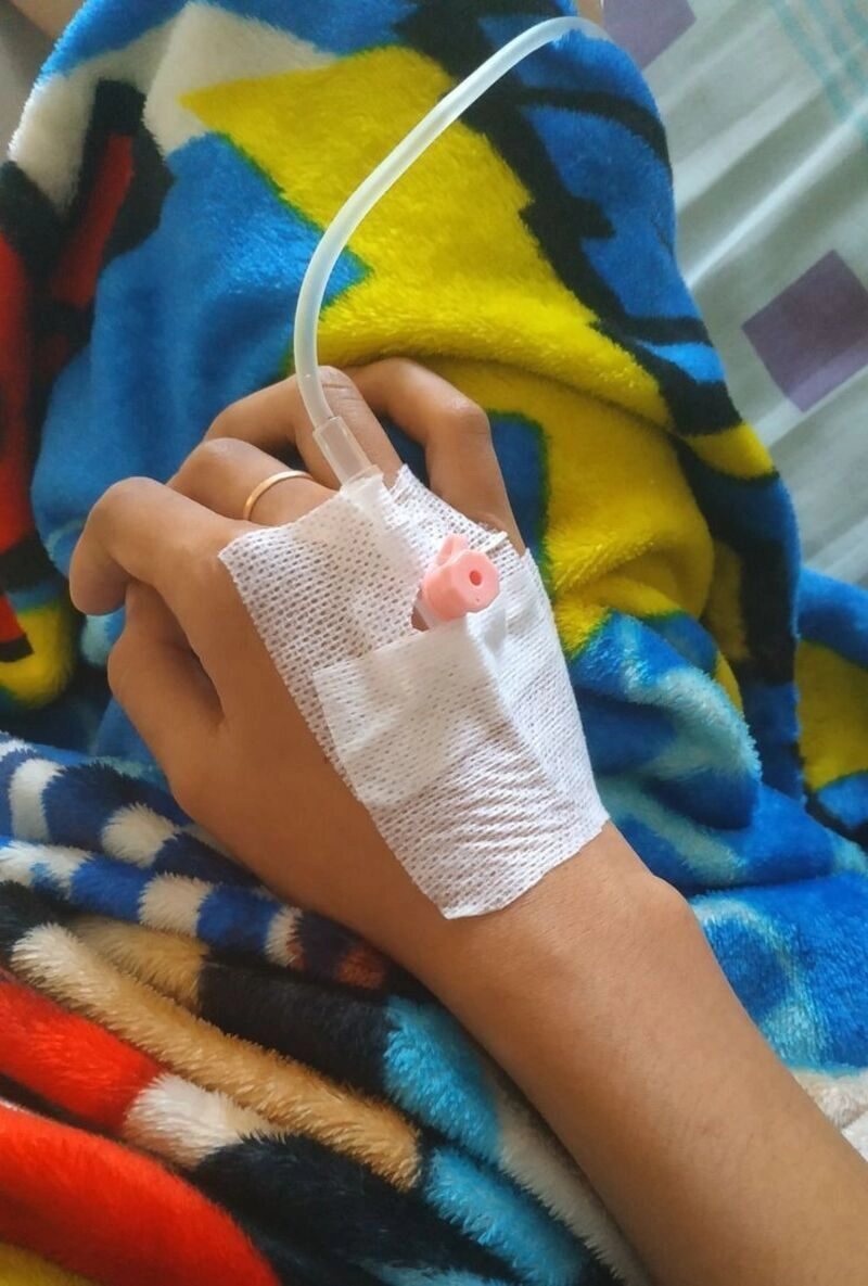 ảnh nằm bệnh viện chụp tay