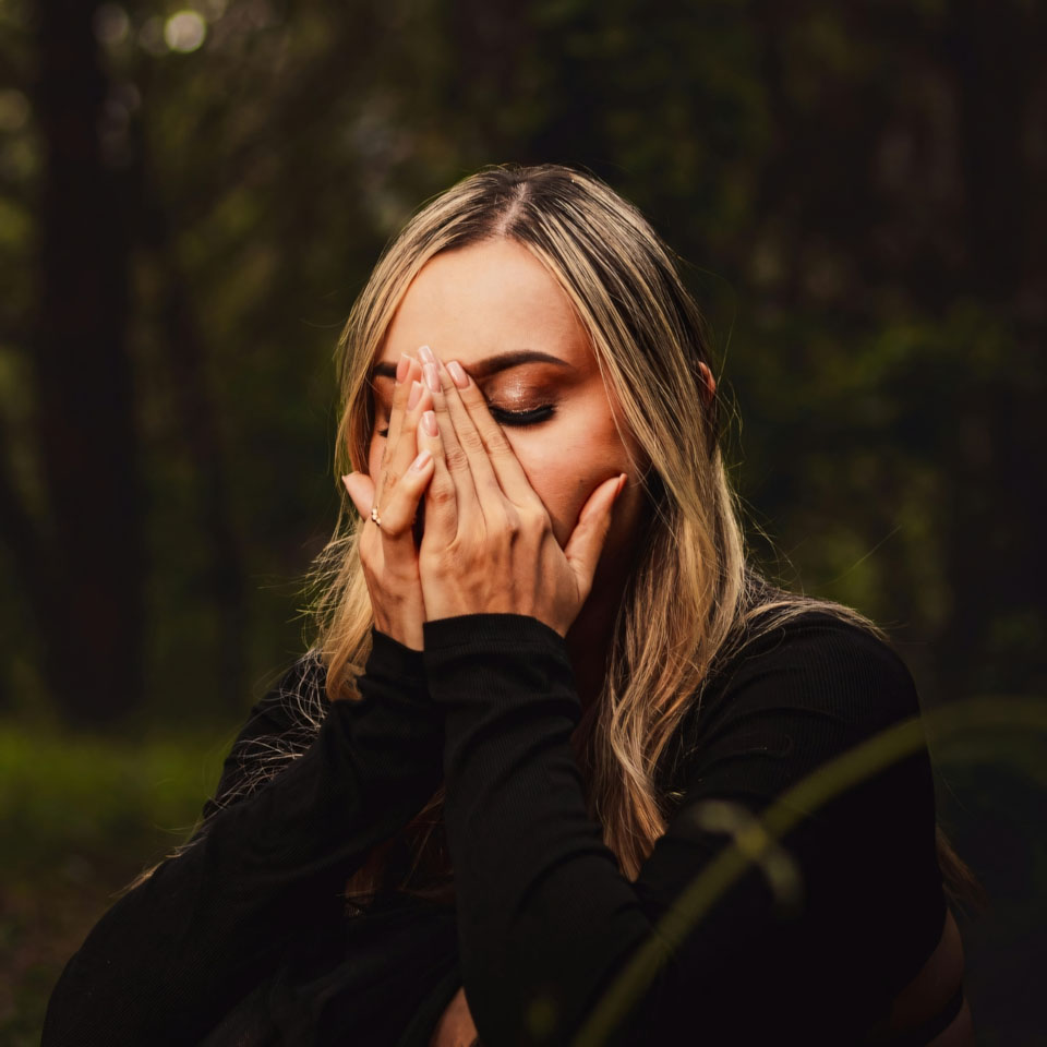 Anh co gai buon tam trang 960px 960px avatar 7