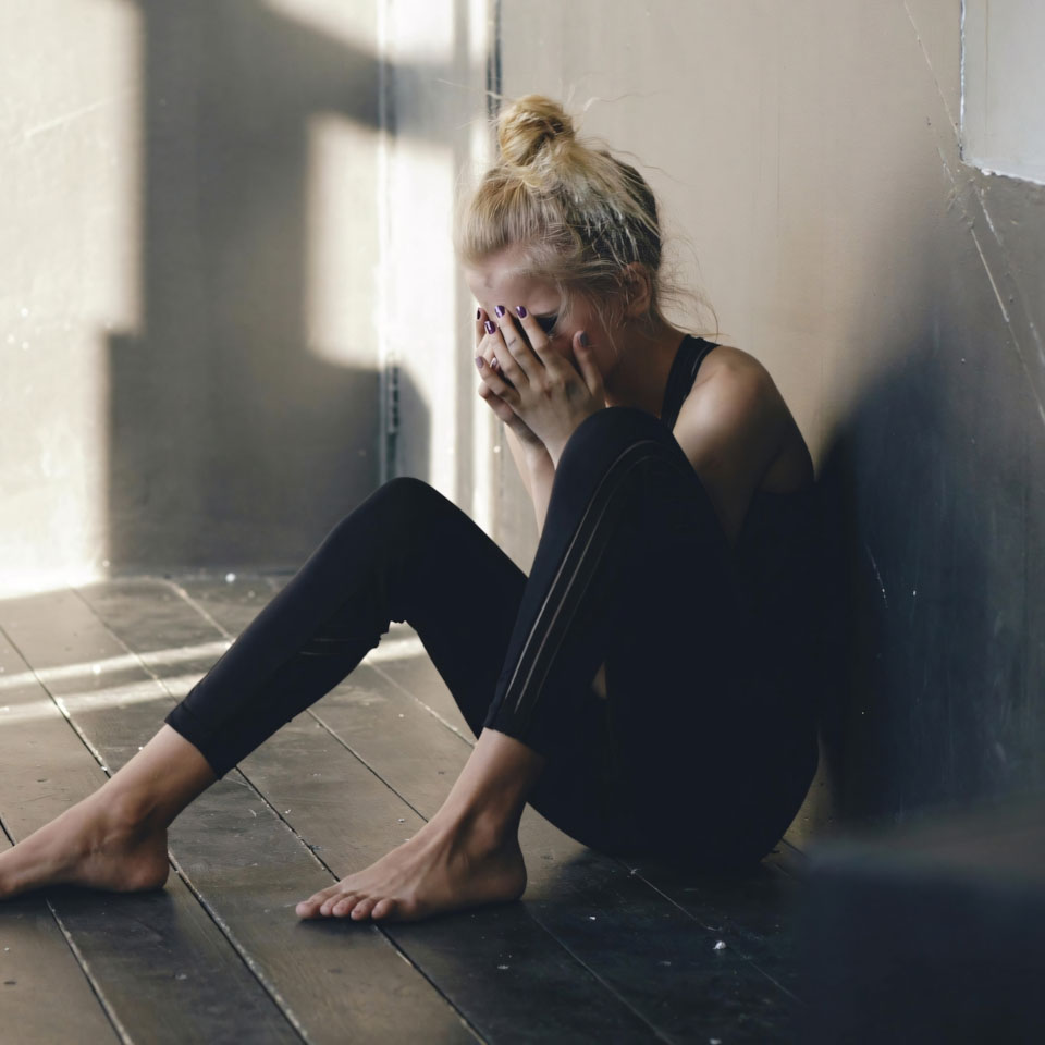 Anh co gai buon tam trang 960px 960px avatar 6