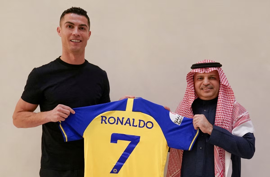 Hình ảnh Ronaldo ra mắt tại Saudi Arabia - Báo và Phát thanh - Truyền hình Ninh Bình