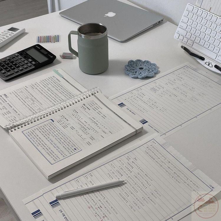 Sự mộc mạc của sách vở khiến ta nhận ra học tập cũng có thể là một trải nghiệm đẹp