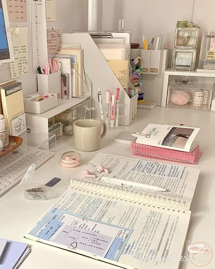 Khung ảnh góc học tập chill truyền tải thông điệp rằng tri thức luôn cần sự kiên trì