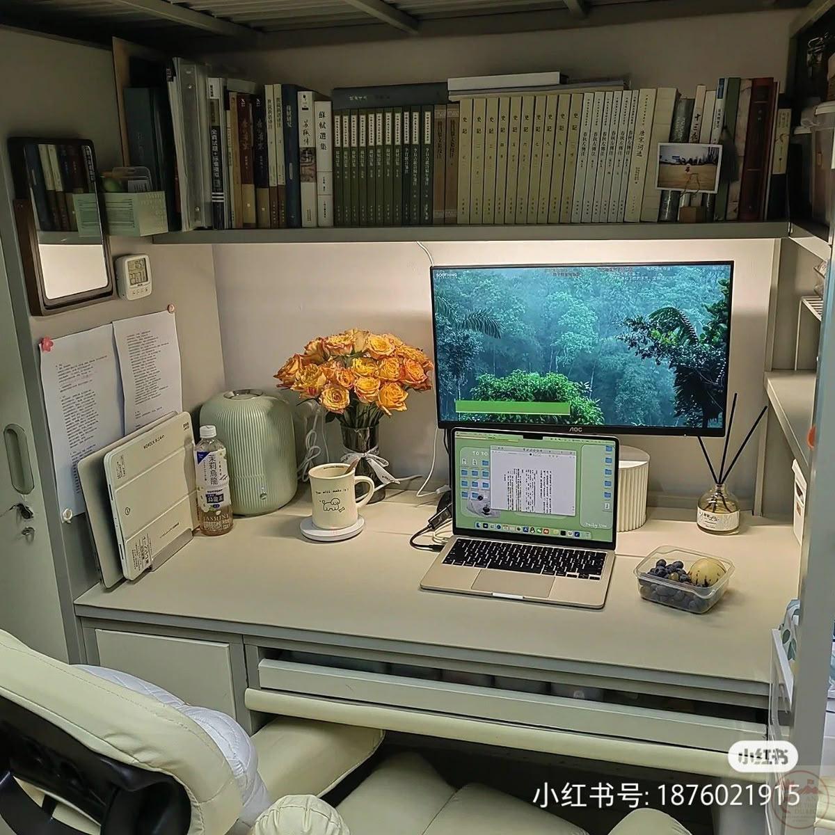 Cảm giác thư giãn xuất hiện ngay khi ngồi vào chiếc bàn nhỏ, nơi mọi thứ được ngăn nắp