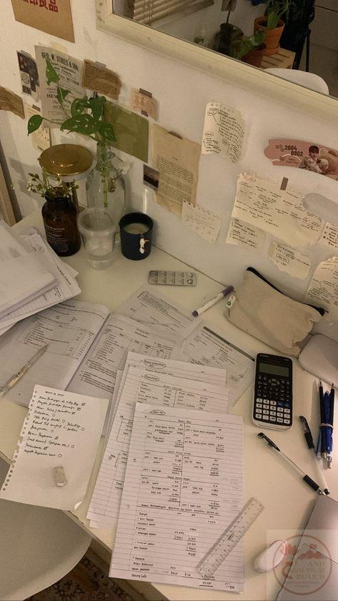 Một tấm hình nền đơn giản cũng đủ để khơi dậy cảm giác nghiêm túc trong học tập