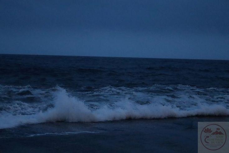 Lời nhắn buồn lặng khẽ đưa người xem đến những suy nghĩ cũ