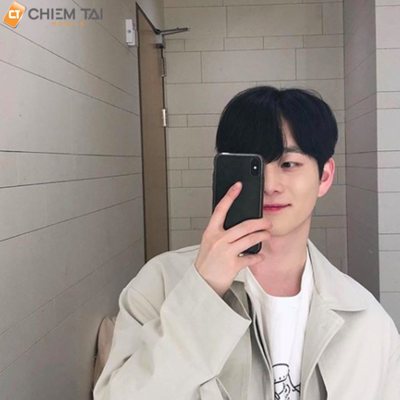 Chụp ảnh một cách ngẫu hứng trước gương