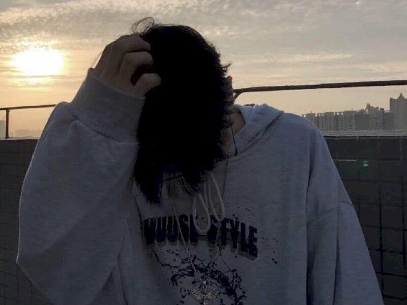 Ảnh trai đẹp che mặt bằng tóc