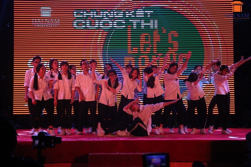 Dàn trai xinh, gái đẹp ĐH Đại Nam “náo loạn” đêm Gala Chào tân sinh viên K12