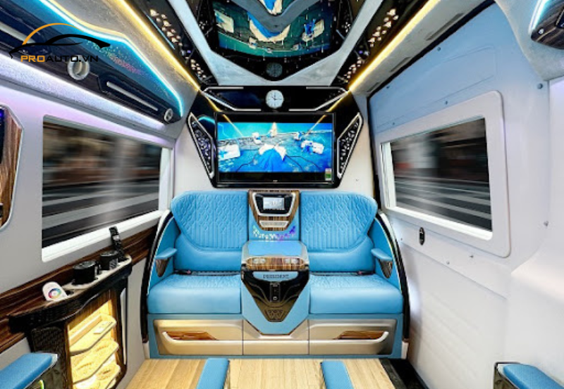 limousine Hyundai Solati giải trí trong suốt chuyến đi