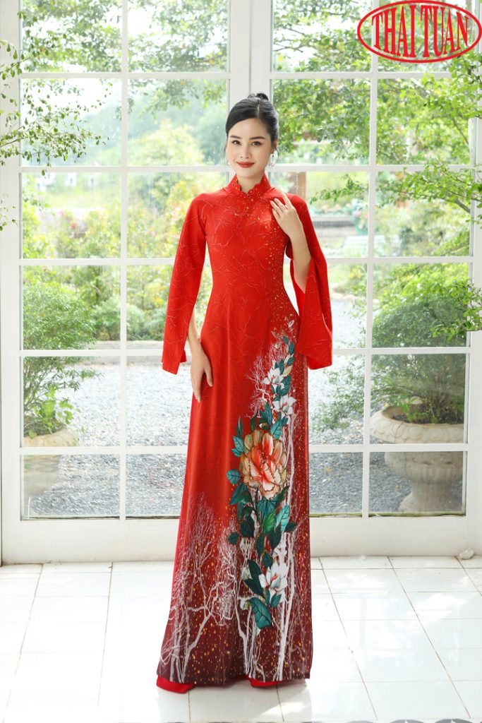 áo dài cổ đứng tay xẻ màu đỏ