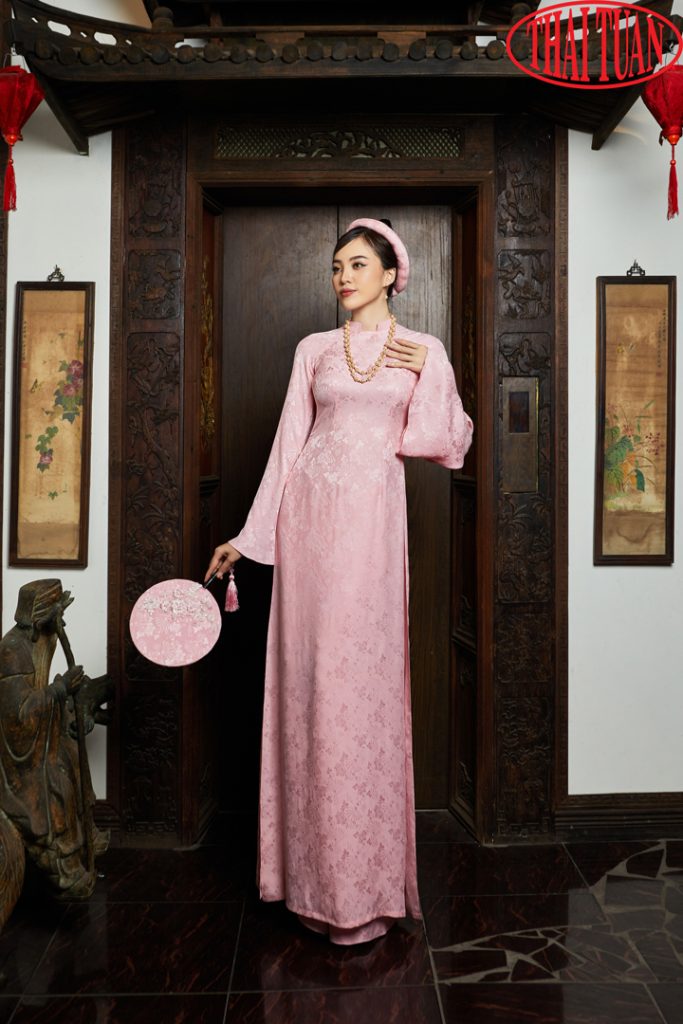 áo dài cổ vuông hở màu hồng