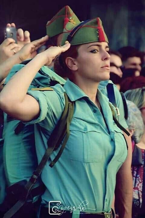 Lính TBN mặc áo hở ngực, cơ bắp cuồn cuộn chống Covid-19