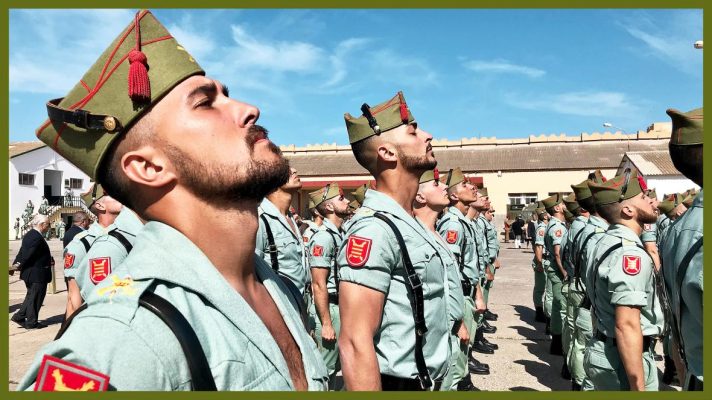 Lính TBN mặc áo hở ngực, cơ bắp cuồn cuộn chống Covid-19