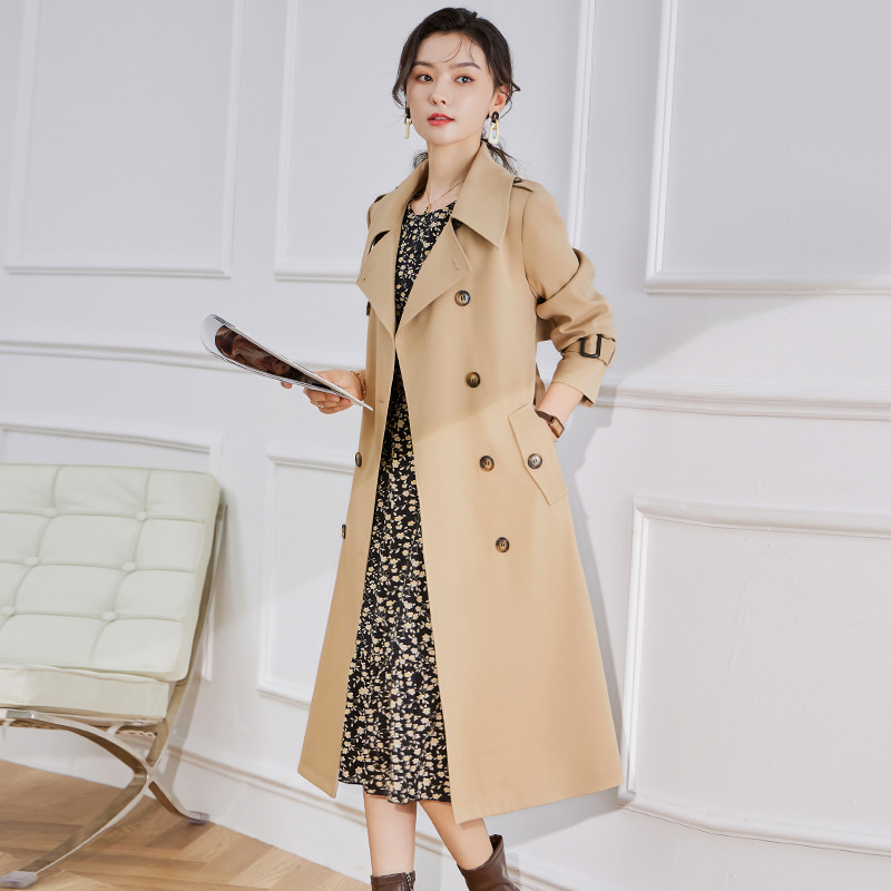 Áo măng tô phối đầm hoa