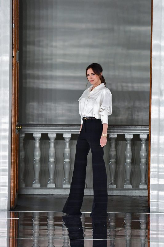 Phối đồ với sơ mi trắng sành điệu như dàn sao thế giới