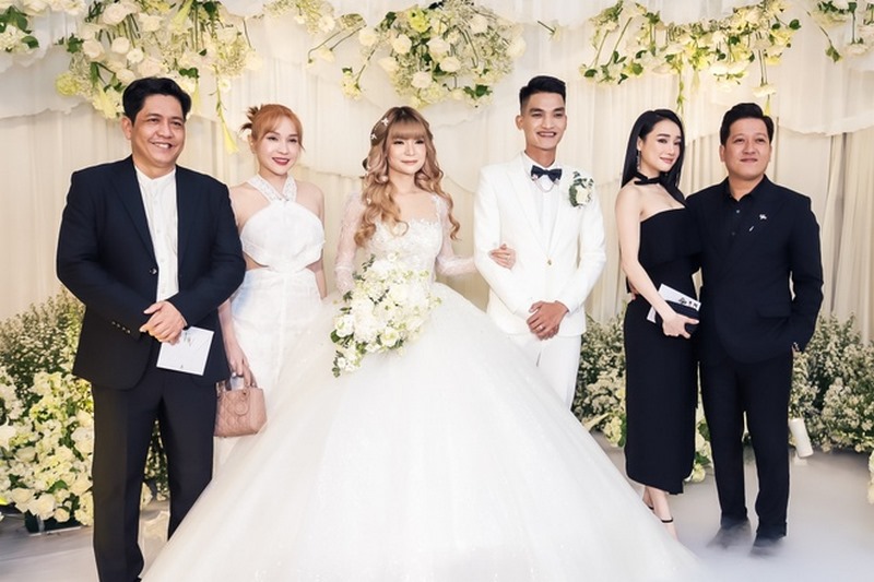 Bà Bầu Đi Đám Cưới Được Không? Nên Mặc Gì Cho Đẹp