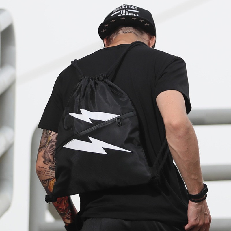 Balo dây rút - biểu tượng phong cách thời trang mới