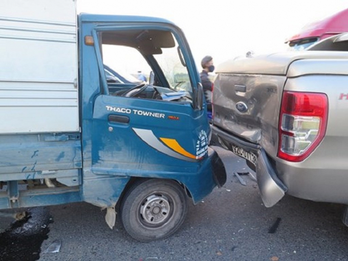 Khoảng cách an toàn tối thiểu giữa 2 xe là bao nhiêu?