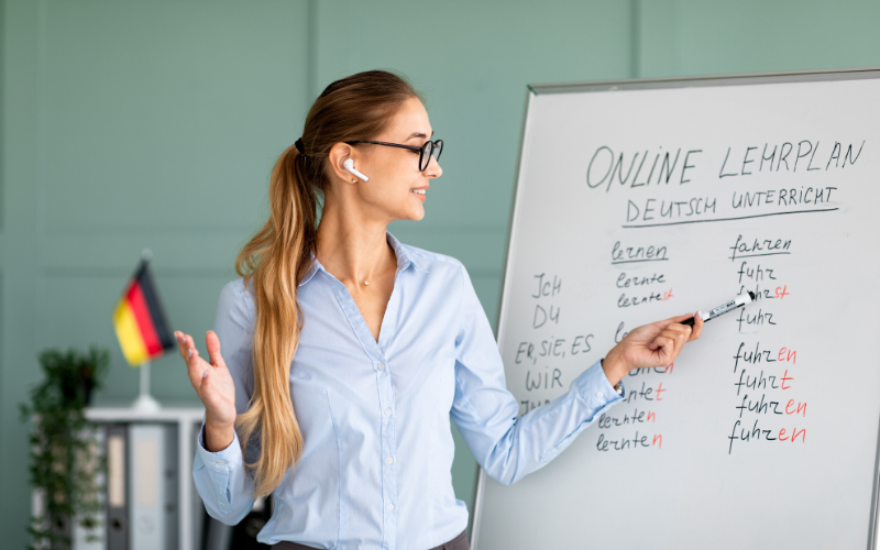 Biên dịch viên cần sử dụng thành thạo ngôn ngữ nguồn (source language) và ngôn ngữ đích (target language)