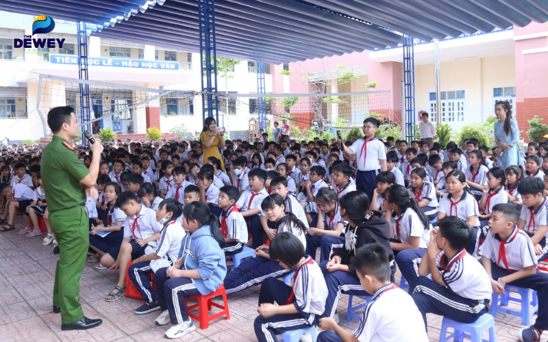 Nhà trường cần có những buổi hướng dẫn phòng chống bạo lực học đường