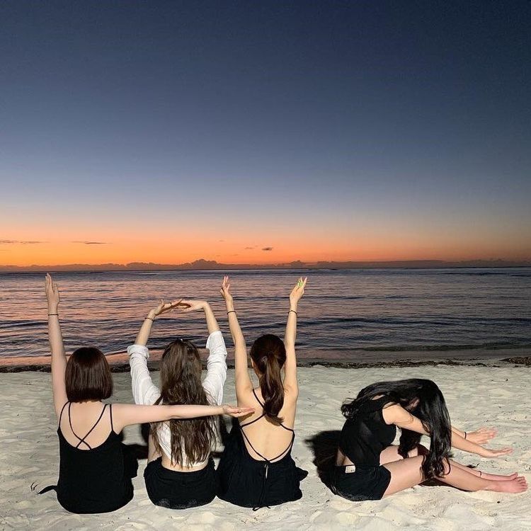 Tạo dáng gì đâu, chỉ là đang sống vui