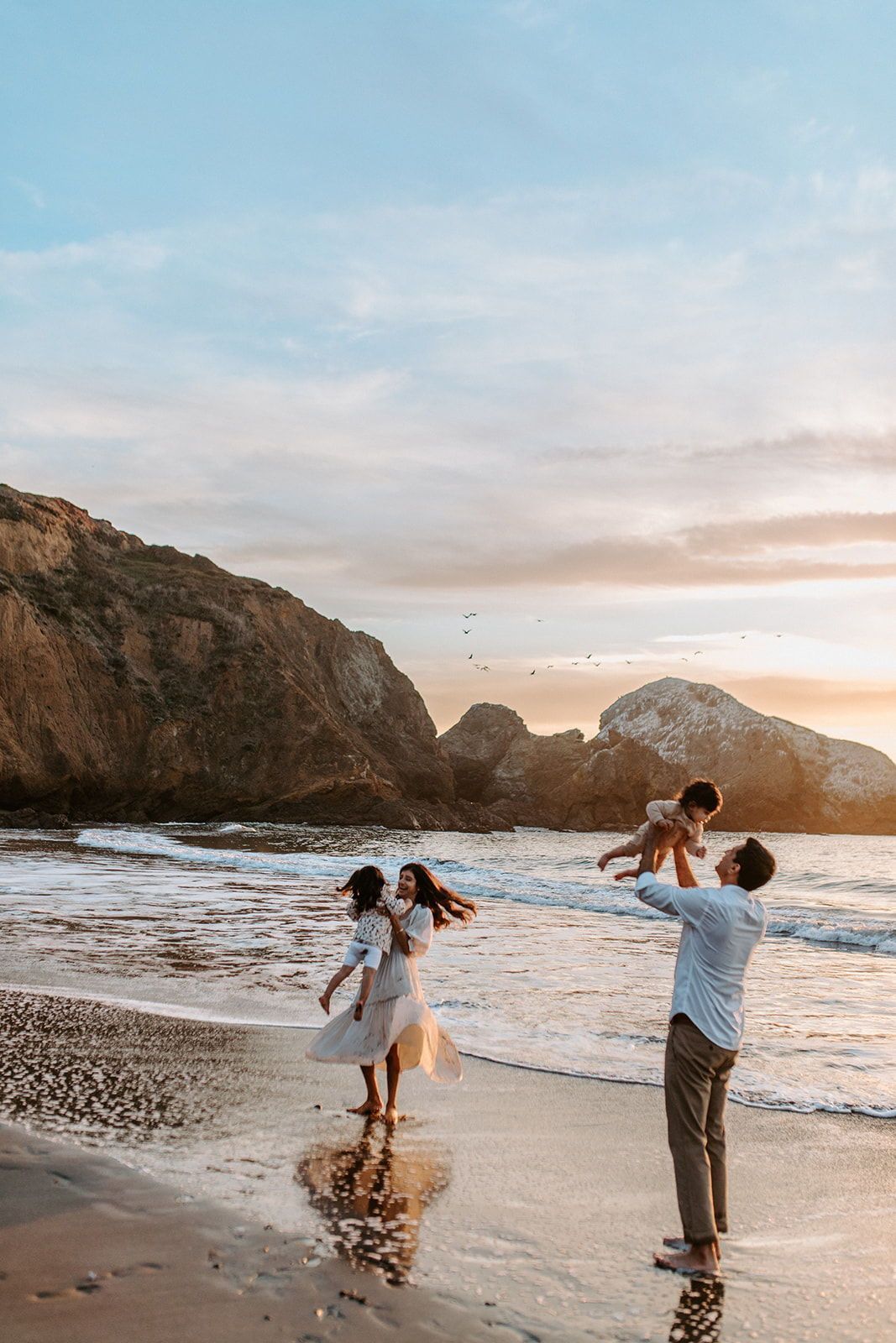 Cát trắng giữ từng dấu chân hạnh phúc