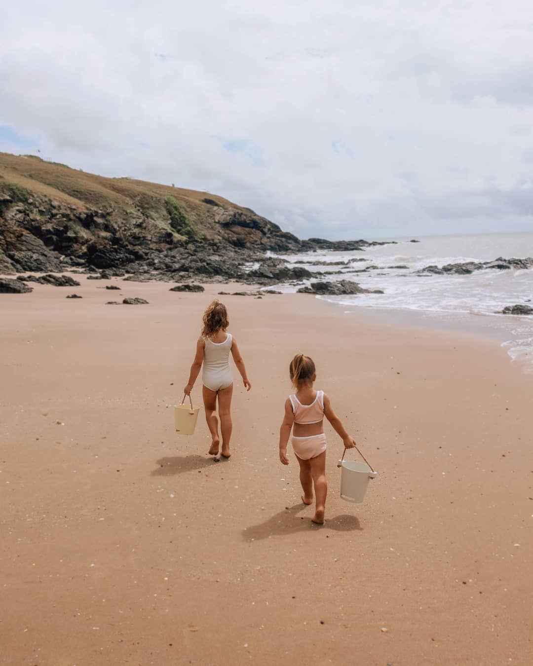 Biển chỉ là phông nền, tình yêu là chính