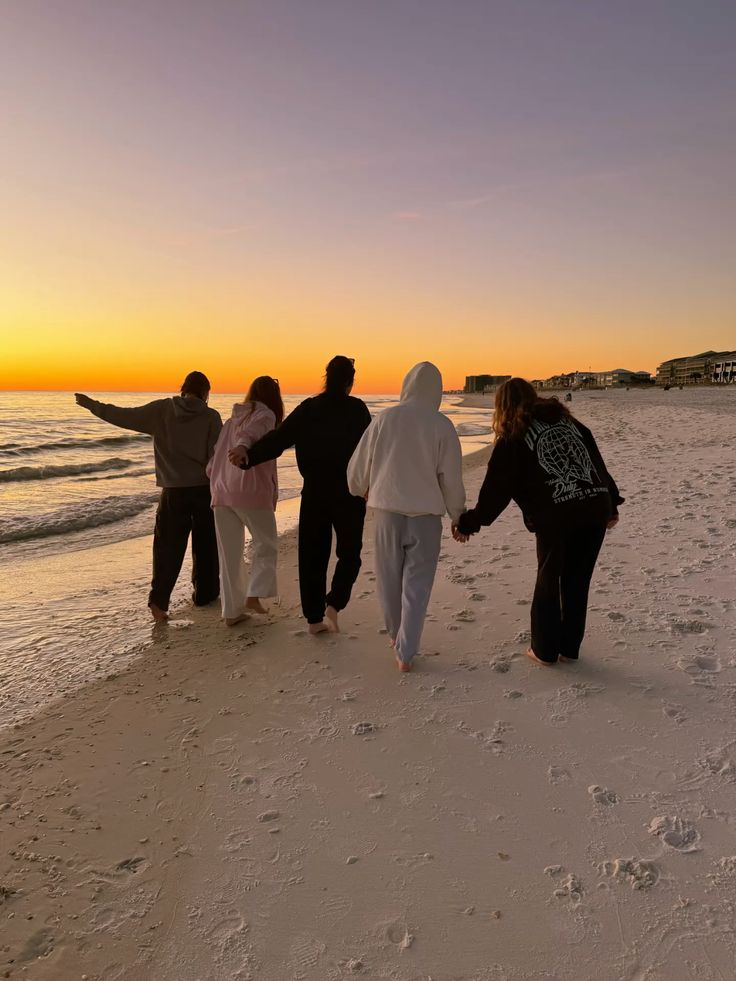 Các kiểu chụp ảnh nhóm đẹp ở biẻn