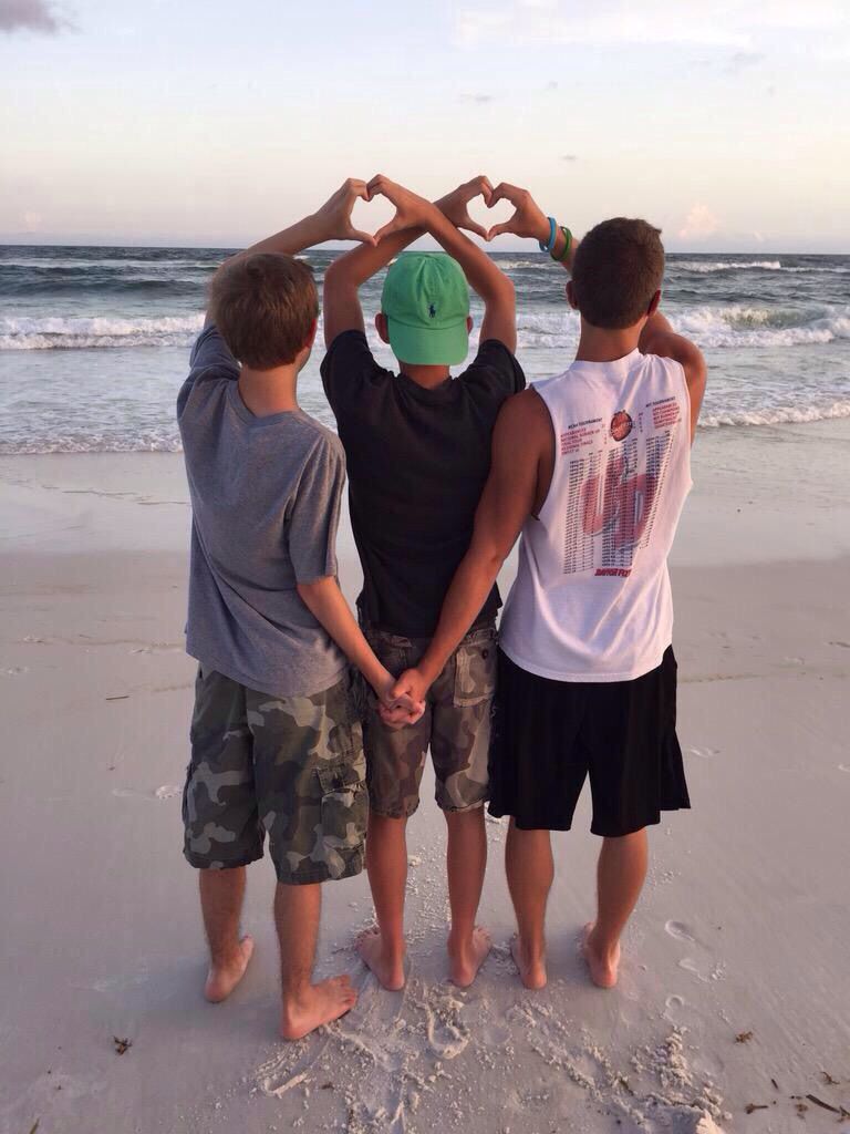 Chụp xong mới biết gió biển mạnh cỡ nào