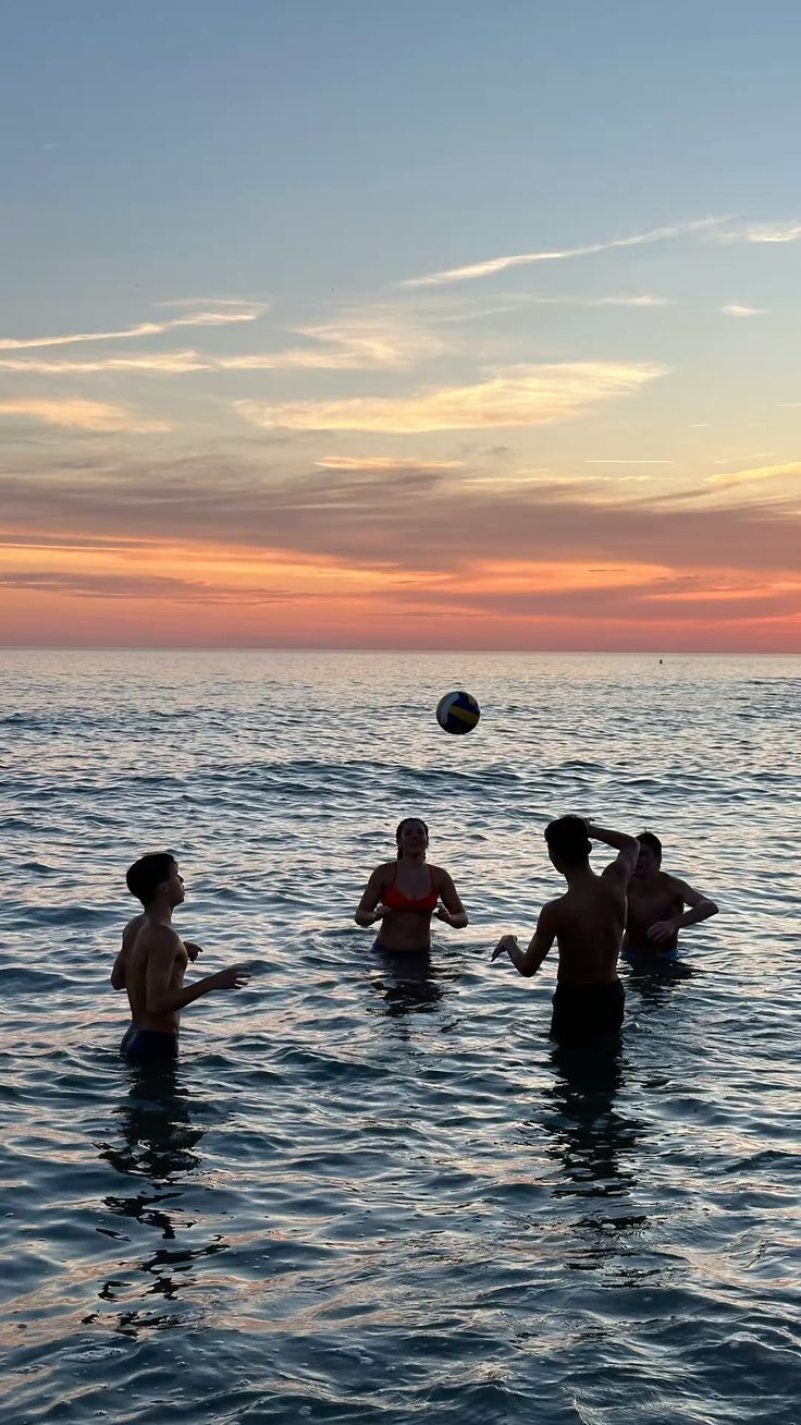 Có những ngày chẳng cần gì ngoài một nhóm bạn