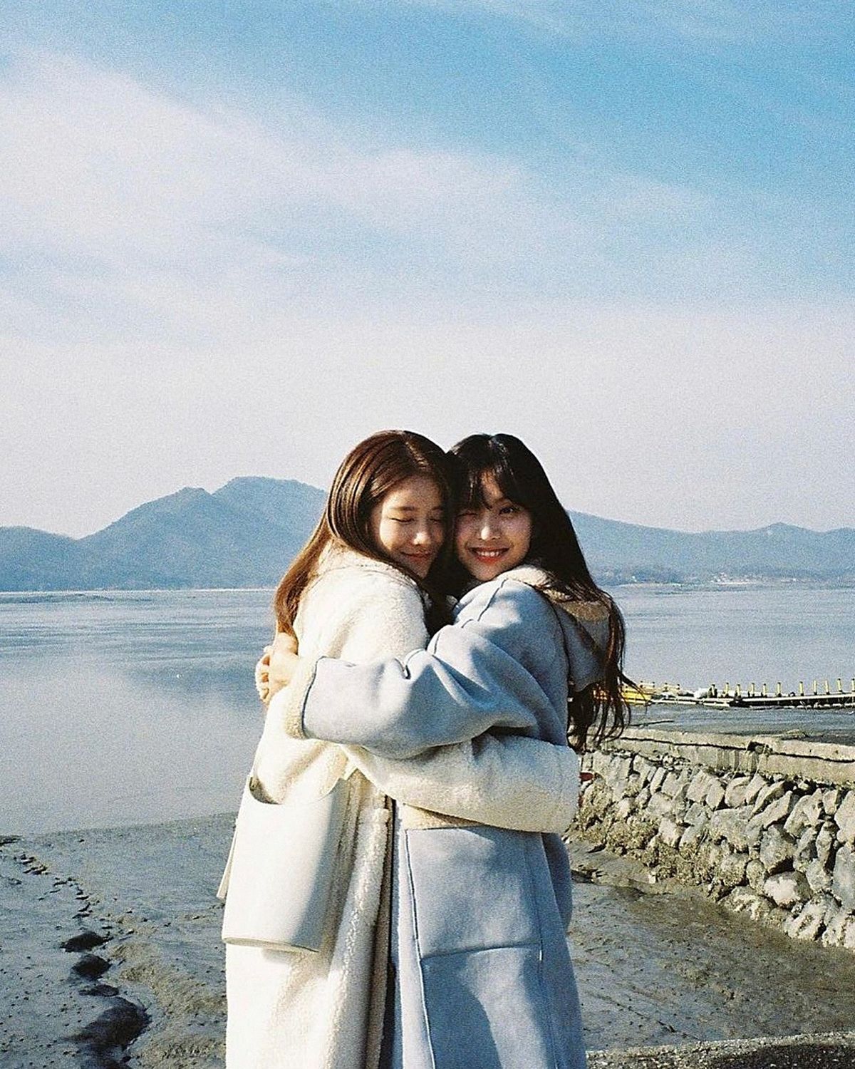 Gió biển thổi tung cả tiếng cười