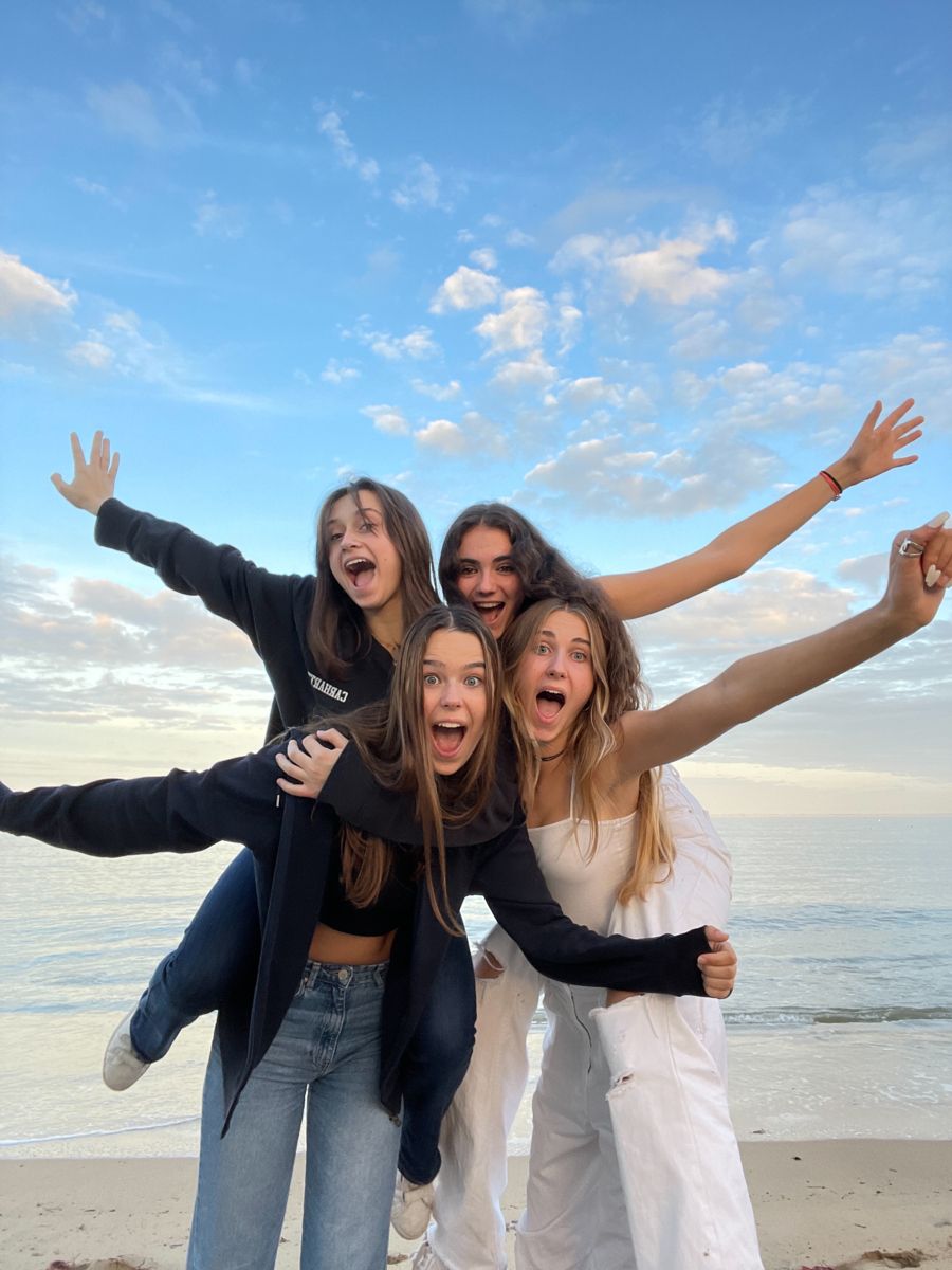 Biển dạy ta nhớ nhau bằng từng cái bấm máy