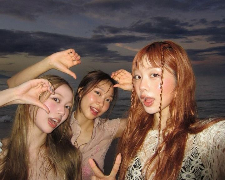 Biển xanh và hội bạn không bao giờ biết mệt