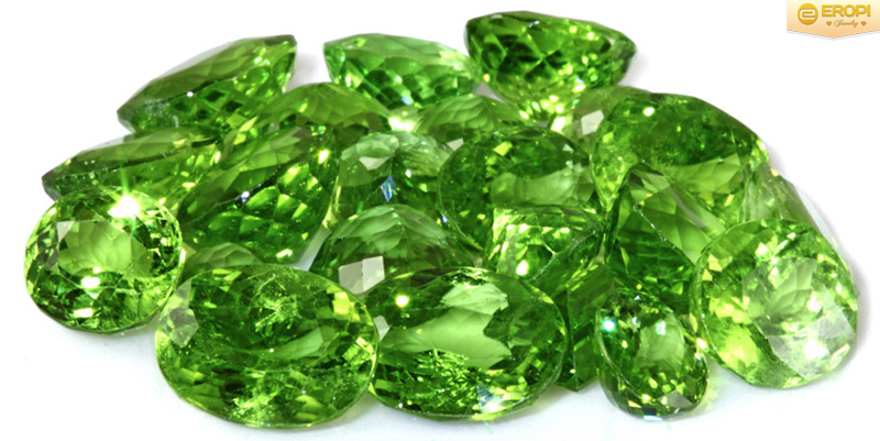 Có rất nhiều truyền thuyết bao quanh viên đá Peridot.