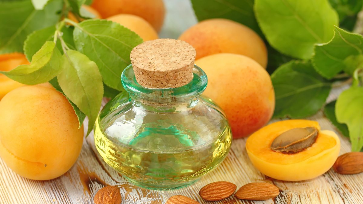 cạo râu nhẹ nhàng với dầu mơ