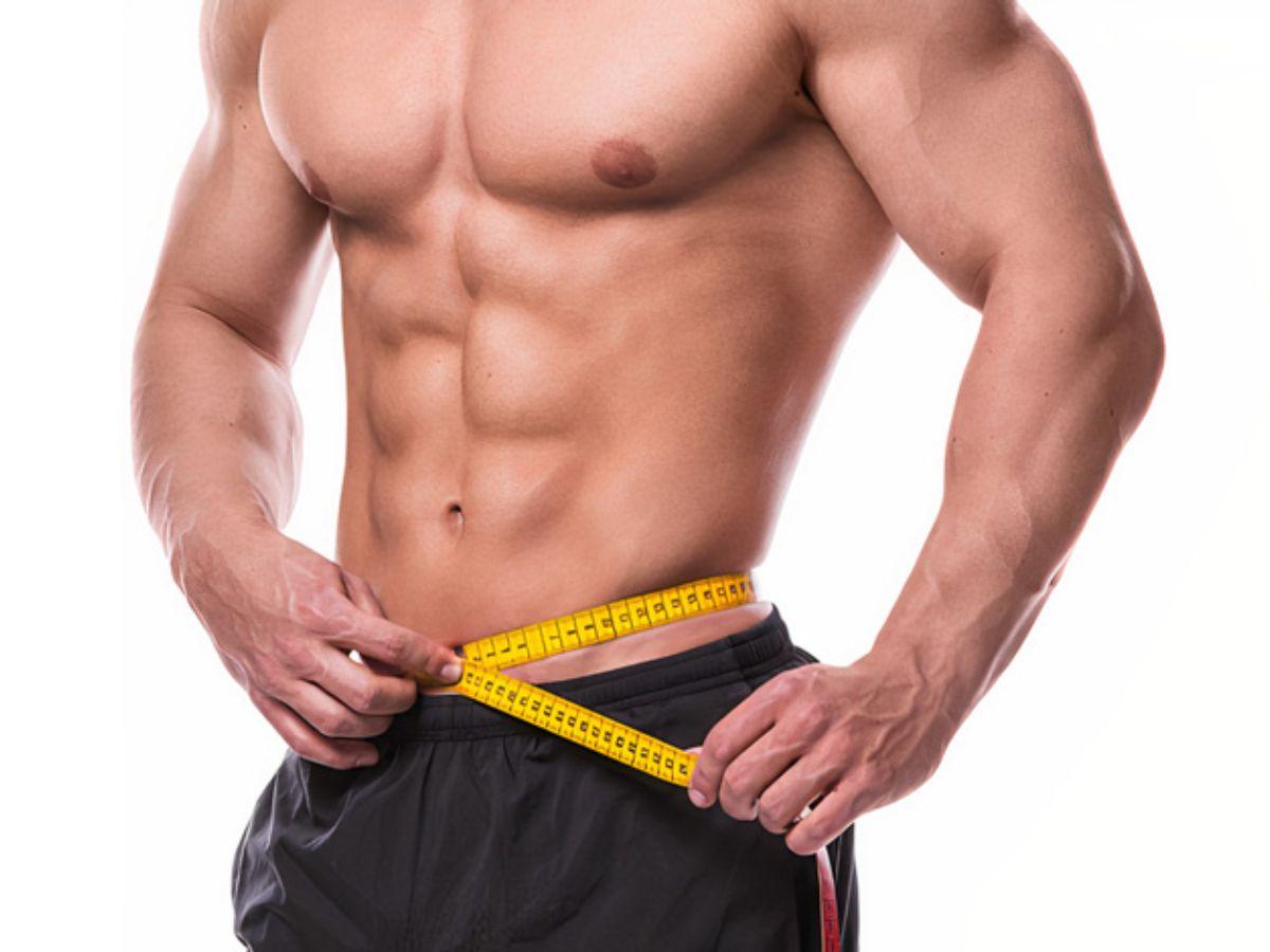 Dùng thước dây để xác định các chỉ số quan trọng như vòng eo hay chiều dài chân