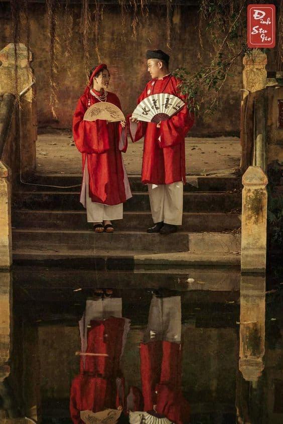 30+ kiểu tạo dáng chụp ảnh Tết cặp đôi đẹp lãng mạn