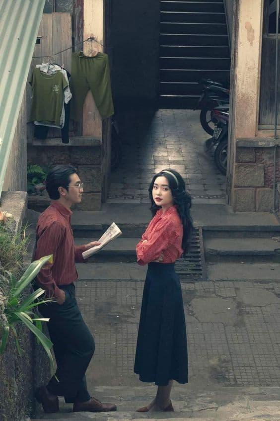 30+ kiểu tạo dáng chụp ảnh Tết cặp đôi đẹp lãng mạn